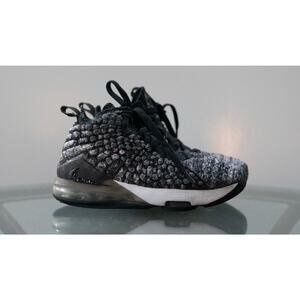 Nike Lebron 17 IN The Arena Black White Size 4Y (Women 5.5)‎ Sneakers BQ5594-002